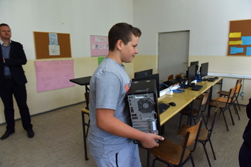 Фондација "Алек Кавчић" и МГ настављају акцију донирања рачунара